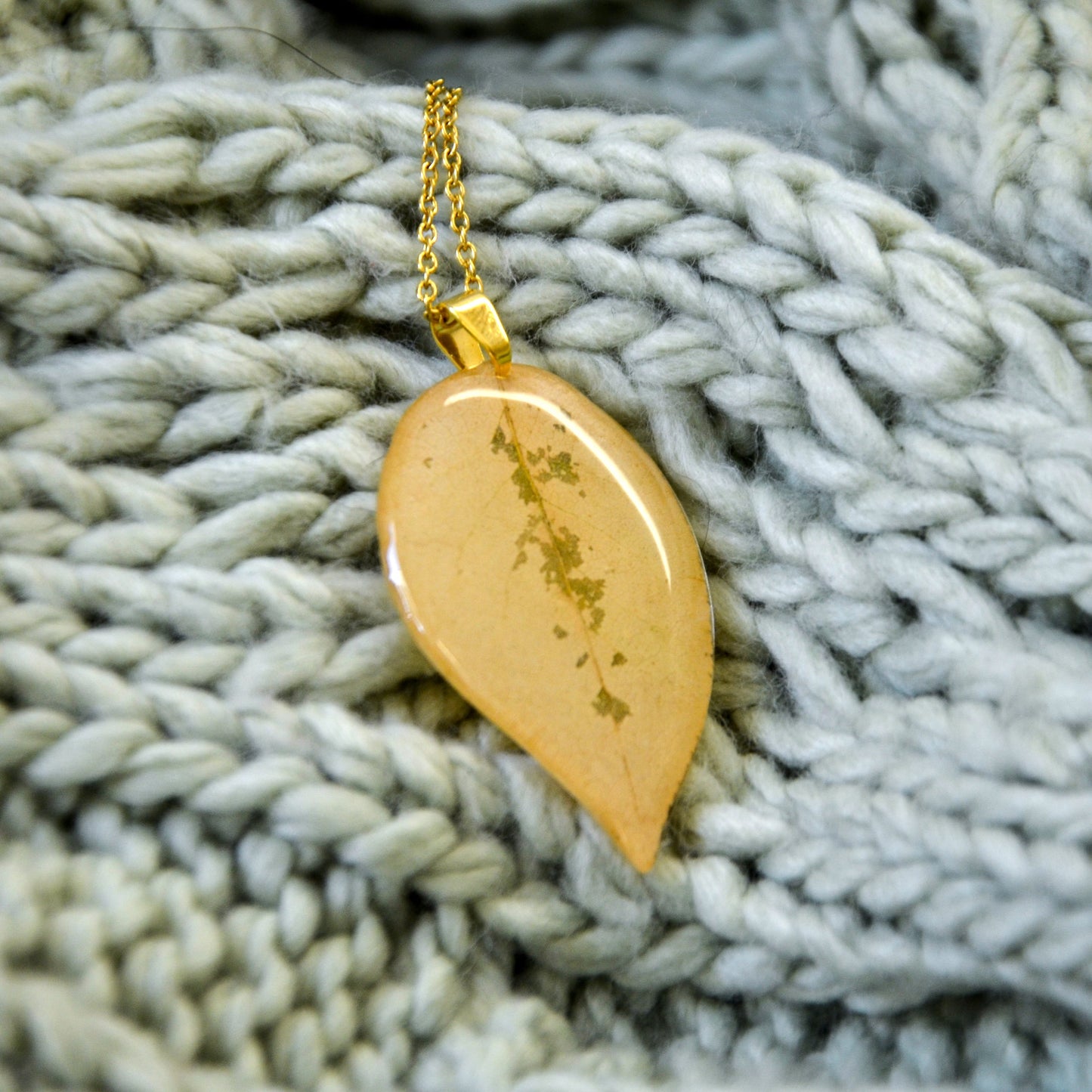 Naszyjnik duży z prawdziwym liściem - kolor złoty
