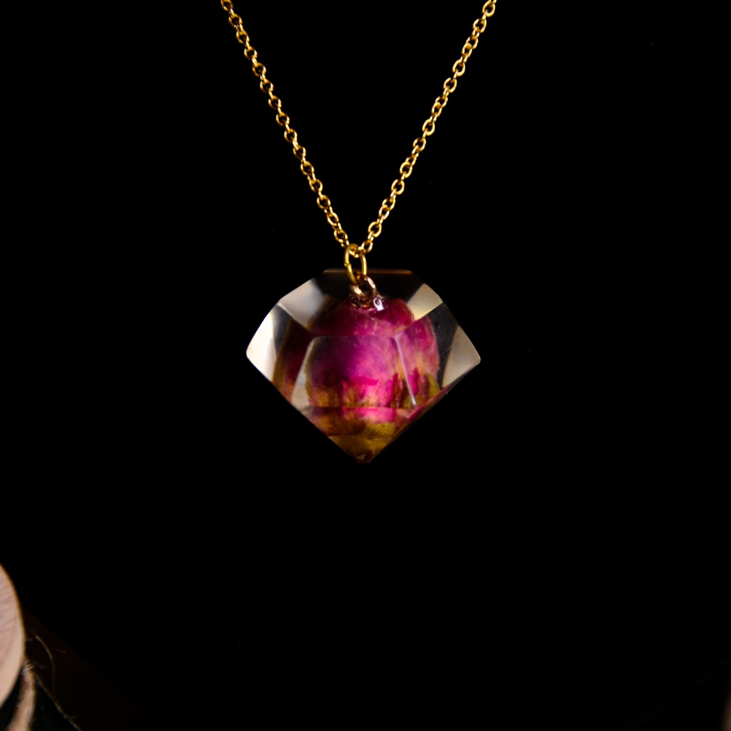 Naszyjnik diament z różą - kolor złoty