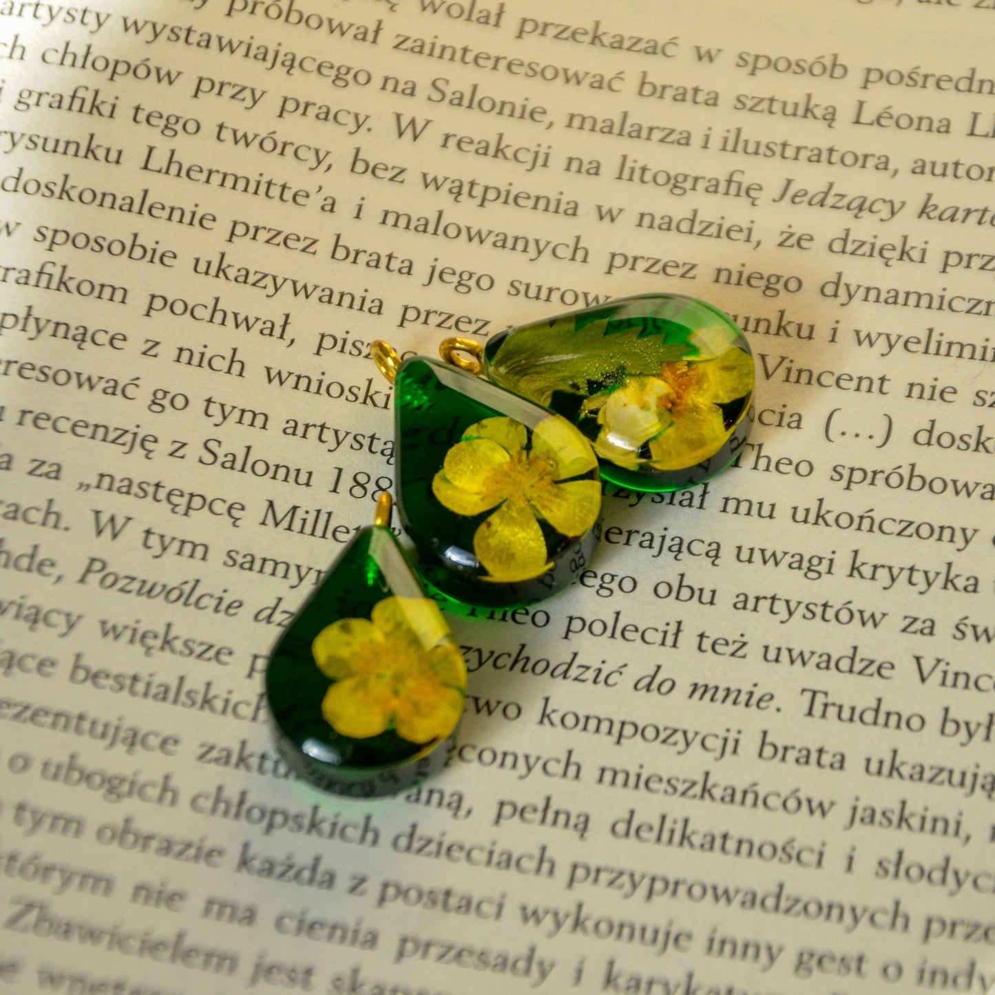 Naszyjnik kropla DeepGreen z jaskrem i liściem - kolor złoty