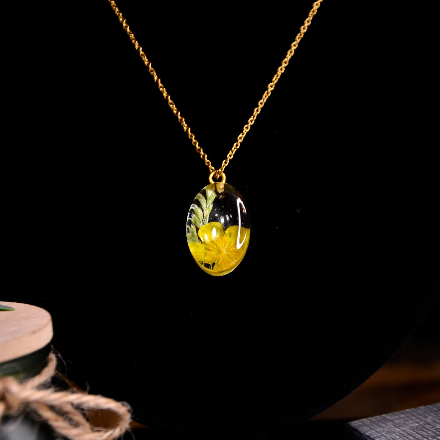 Naszyjnik owalny z jaskrem - kolor złoty